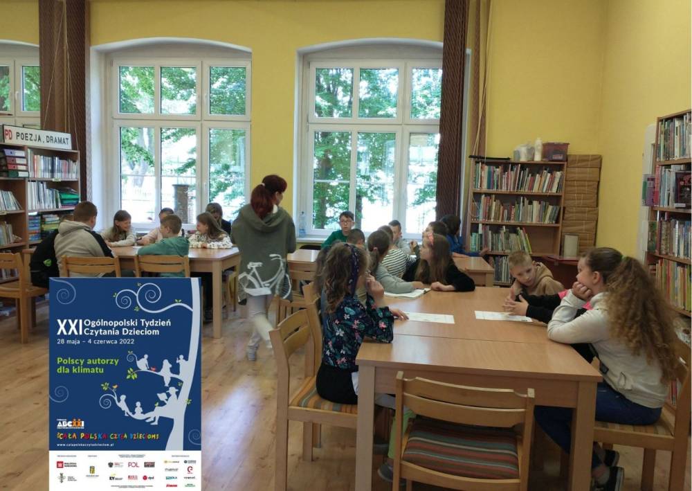 Uczniowie klasy 3 b ze Szkoły Podstawowej nr 3 w Świebodzicach podczas zajęć w ramach XXI Ogólnopolskiego Tygodnia Czytania Dzieciom