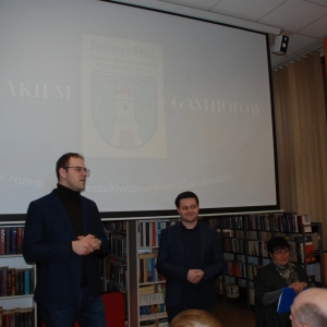 Prowadzący spotkanie "W poszukiwaniu historii Świebodzic. Szlakiem Gasthofów". Od lewej: Tomasz Merchut, Adrian Sitko i Maria Palichleb