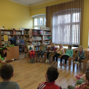 Przedszkolaki podczas spotkania w Oddziale Dziecięcym Miejskiej Biblioteki Publicznej w Świebodzicach