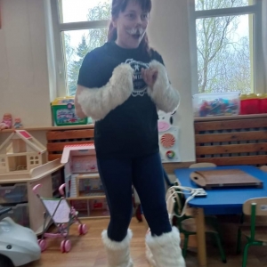 Agnieszka Okarmus z Oddziału Dziecięcego Miejskiej Biblioteki Publicznej w Świebodzicach w przebraniu kota
