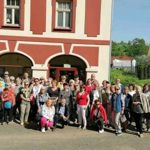 Uczestnicy wyjazdu do Pałacu w Strudze zorganizowanego przez Miejską Bibliotekę Publiczną w Świebodzicach