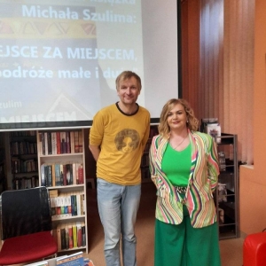 Michał Szulim oraz Beata Wiciak p.o. dyrektora Miejskiej Biblioteki Publicznej w Świebodzicach